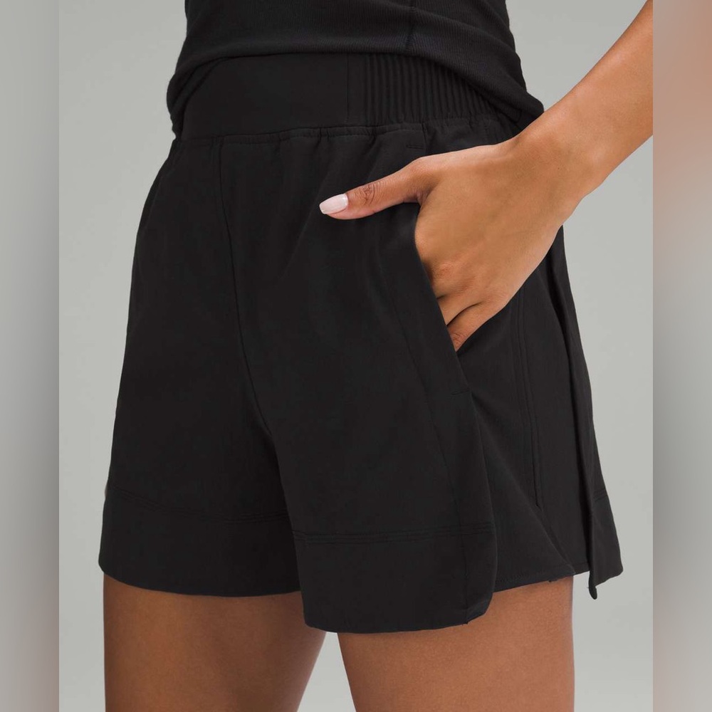 Lululemon Stretch Woven Relaxed-Fit High-Rise Short 4"